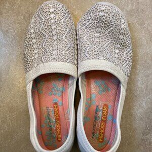 Skechers Air-Cooled Memory Foam Silver Slip-On Shoes – Women’s 8.5